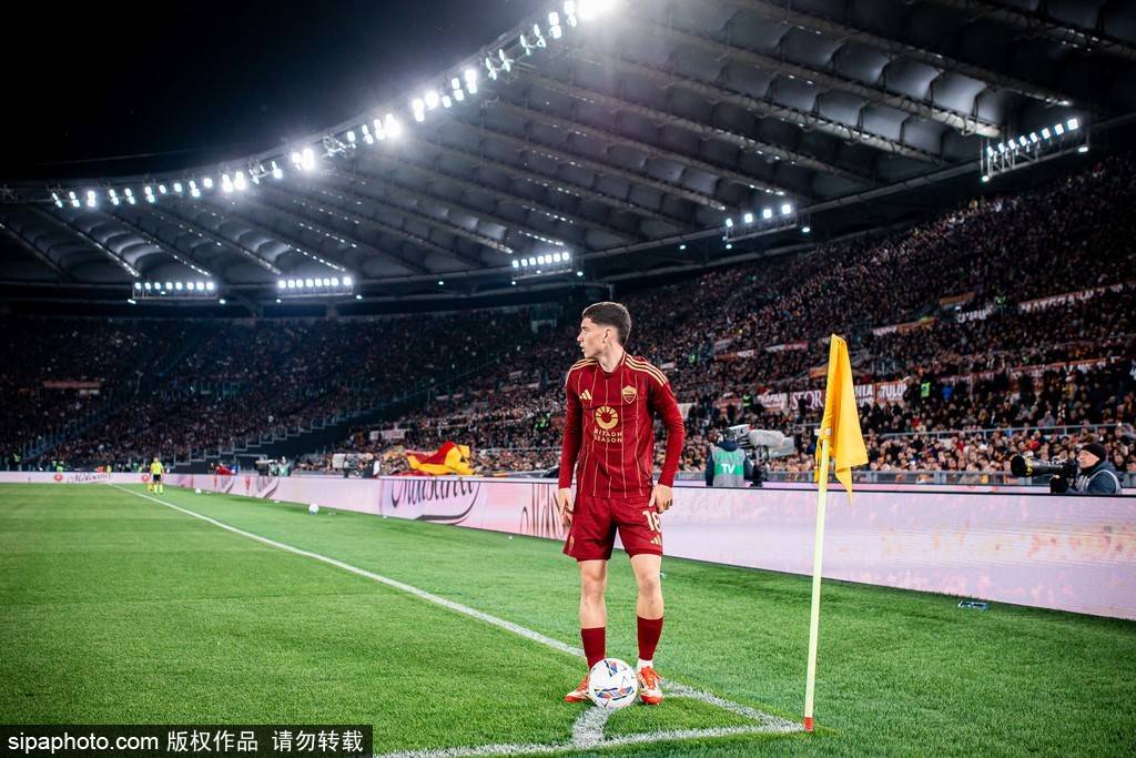 表现吸引了 表现吸引了